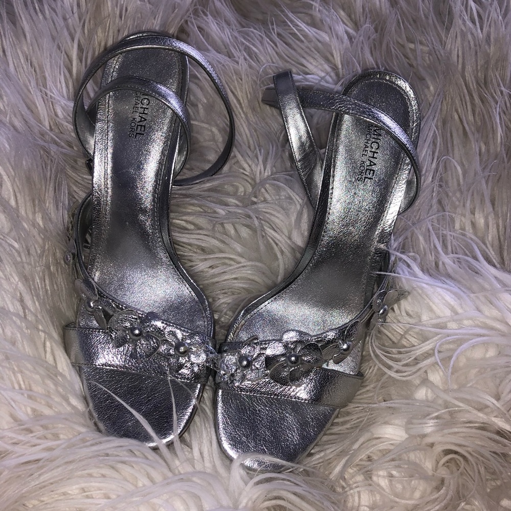 MICHAEL KORS SILVER FLORAL HIGH HEELS